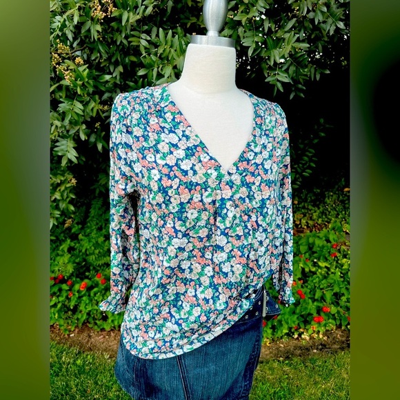 Cynthia Rowley Blue Floral 🌷V-Neck Blouse - Picture 4 of 7